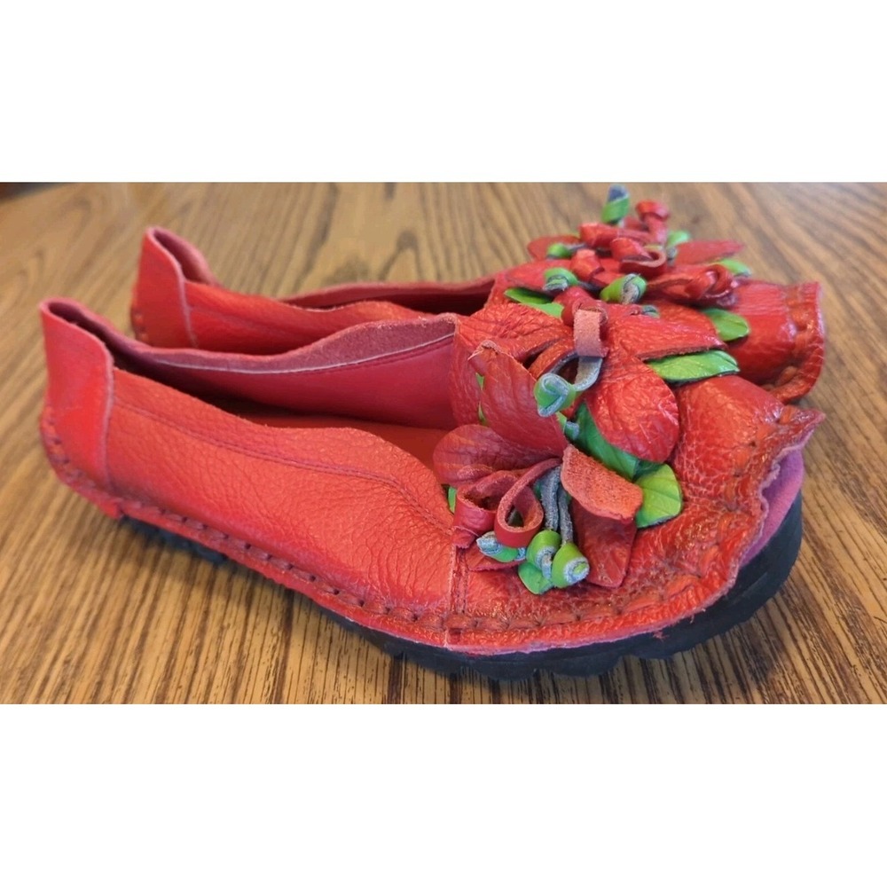Tin Rui Shoes Womens 9 (260) Slip On Loafers Red & Green Flowers Leather Shoes - Picture 2 of 9